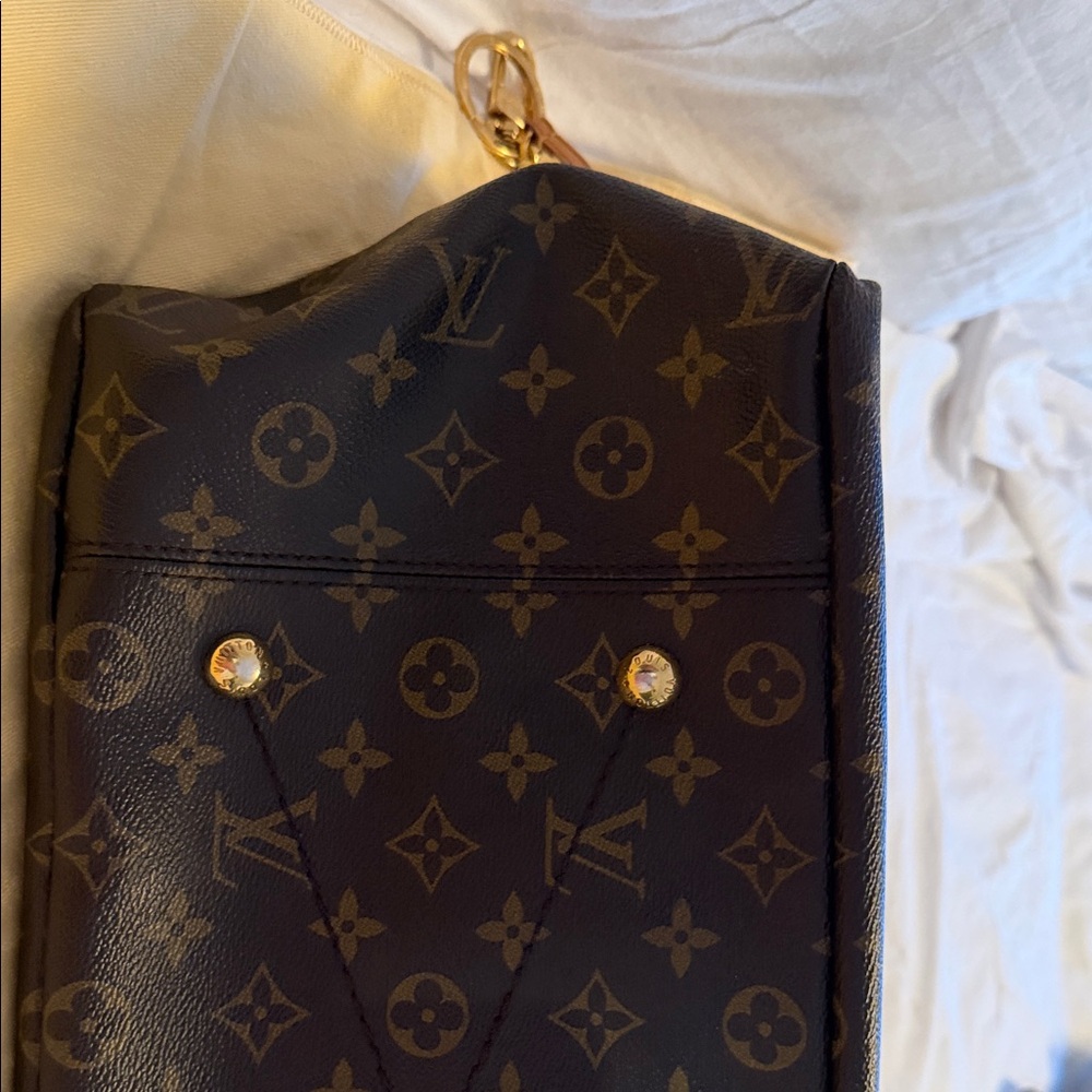 Louis Vuitton Monogram Canvas Detail - Brown with Gold Hardware - Picture 5 of 16